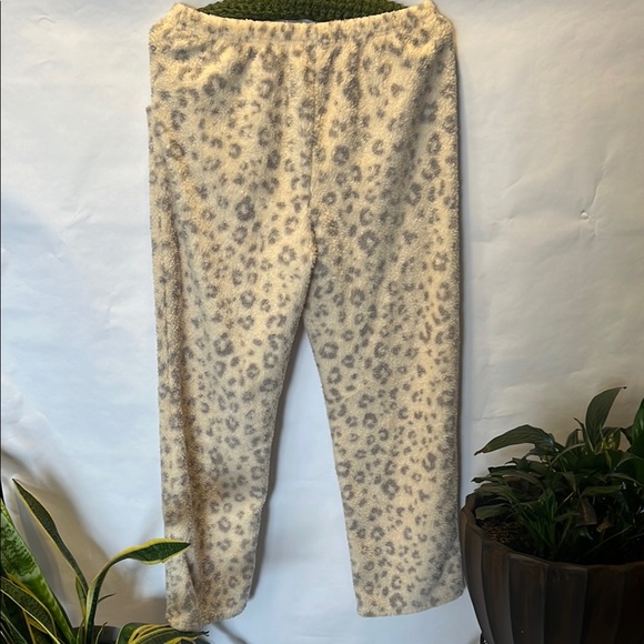 Cozy Leopard Print Kids Pajamas - Picture 4 of 8